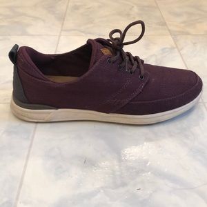 Reef sneakers maroon size 7.5